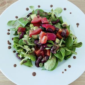 Dr. Jacob's Salat mit Granatapfel-Senf-Dressing - Granatapfel-Elixier mediterran - für eine gesunde Durchblutung